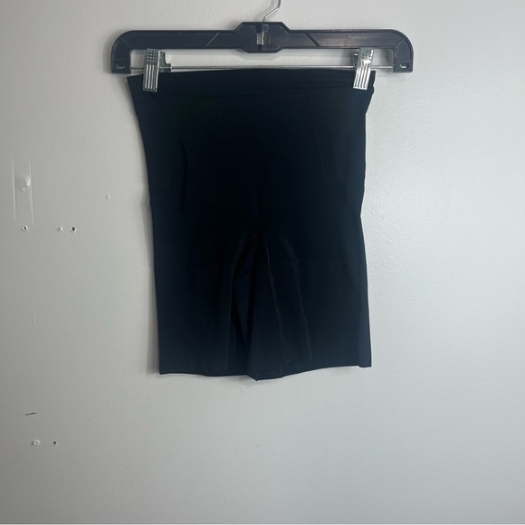 spanx Other - Spanx OnCore Mid-Thigh Short size Medium 1799